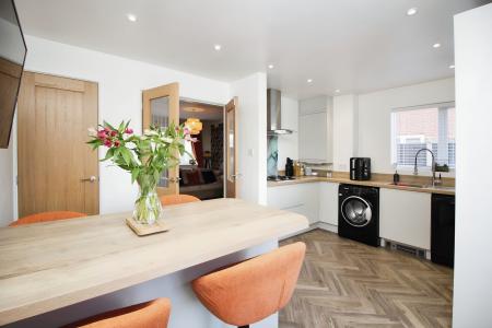 3 bedroom Semi-detached house for sale in Moorland Road, Syston, LE7