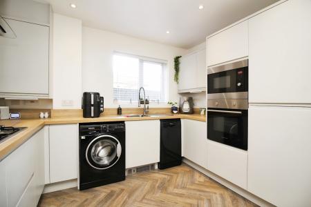 3 bedroom Semi-detached house for sale in Moorland Road, Syston, LE7