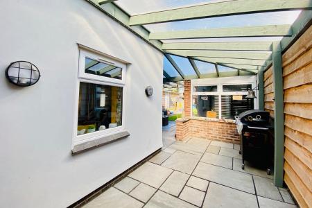 4 bedroom Semi-detached bungalow for sale in Mostyn Avenue, Syston, LE7