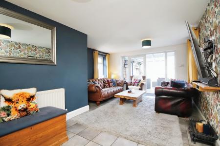 4 bedroom Semi-detached bungalow for sale in Mostyn Avenue, Syston, LE7