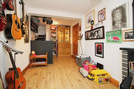 4 bedroom Semi-detached bungalow for sale in Mostyn Avenue, Syston, LE7