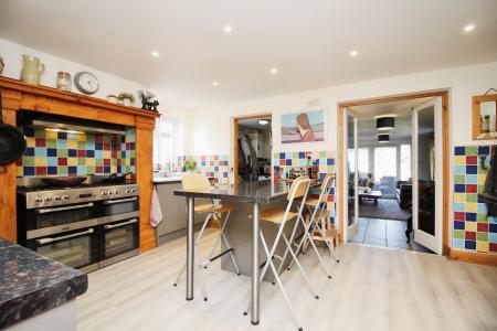 4 bedroom Semi-detached bungalow for sale in Mostyn Avenue, Syston, LE7