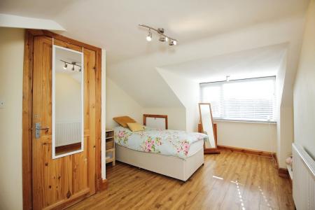 4 bedroom Semi-detached bungalow for sale in Mostyn Avenue, Syston, LE7