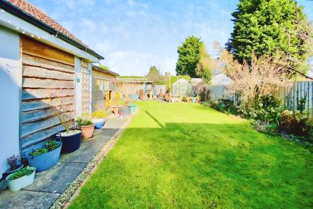 4 bedroom Semi-detached bungalow for sale in Mostyn Avenue, Syston, LE7