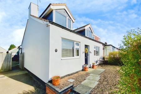 4 bedroom Semi-detached bungalow for sale in Mostyn Avenue, Syston, LE7