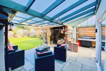 4 bedroom Semi-detached bungalow for sale in Mostyn Avenue, Syston, LE7