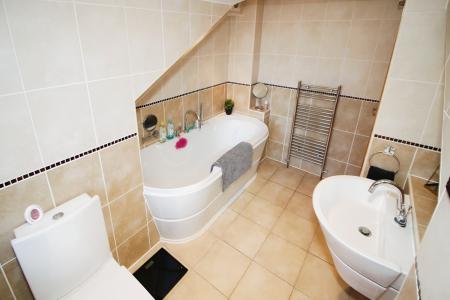 4 bedroom Semi-detached bungalow for sale in Mostyn Avenue, Syston, LE7