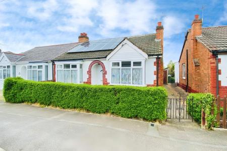 2 bedroom Semi-detached bungalow for sale in Mostyn Avenue, Syston, LE7