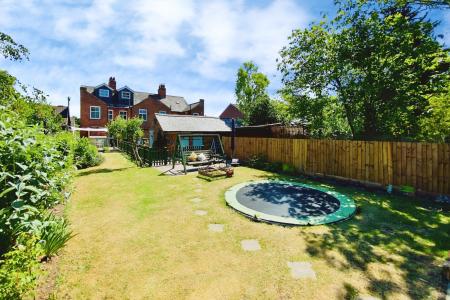 3 bedroom End of terrace house for sale in New Street, Queniborough, LE7