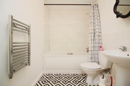 2 bedroom Flat for sale in Old Station Road, Syston, LE7