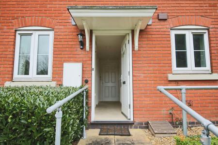 2 bedroom Ground floor maisonette for sale in Old Station Road, Syston, LE7