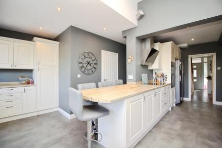 5 bedroom Semi-detached house for sale in Orchard Road, Birstall, LE4