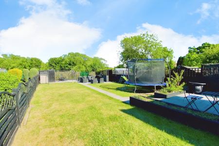 5 bedroom Semi-detached house for sale in Orchard Road, Birstall, LE4