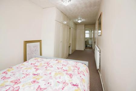 4 bedroom Semi-detached house for sale in Oriel Drive, Syston, LE7