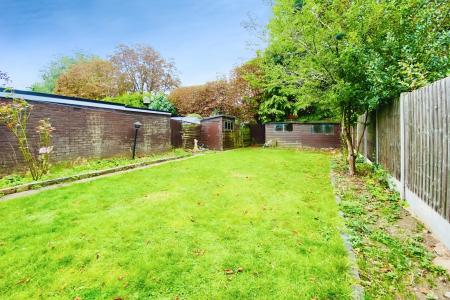 4 bedroom Semi-detached house for sale in Oriel Drive, Syston, LE7