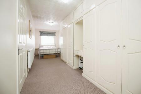 4 bedroom Semi-detached house for sale in Oriel Drive, Syston, LE7