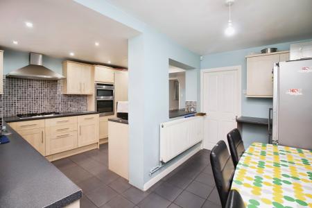 4 bedroom Semi-detached house for sale in Oriel Drive, Syston, LE7