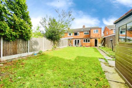 4 bedroom Semi-detached house for sale in Oriel Drive, Syston, LE7