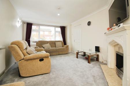 4 bedroom Semi-detached house for sale in Oriel Drive, Syston, LE7