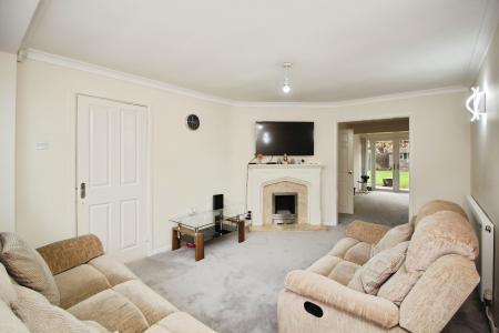 4 bedroom Semi-detached house for sale in Oriel Drive, Syston, LE7