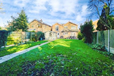 4 bedroom Detached house for sale in Oriel Drive, Syston, LE7