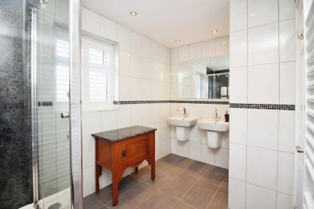 4 bedroom Detached house for sale in Oriel Drive, Syston, LE7