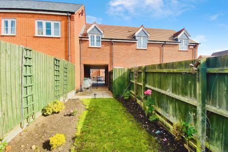 2 bedroom Maisonette for sale in Palmer Square, Birstall, LE4