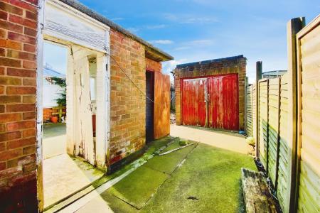 3 bedroom Semi-detached house for sale in Parkdale Road, Thurmaston, LE4