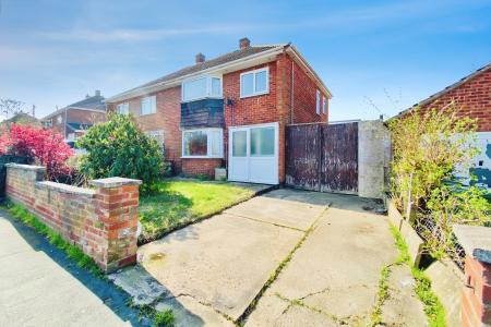 3 bedroom Semi-detached house for sale in Parkdale Road, Thurmaston, LE4