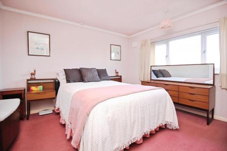 4 bedroom Semi-detached house for sale in Parkdale Road, Thurmaston, LE4