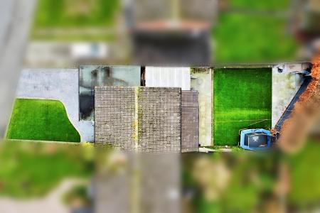 4 bedroom Semi-detached house for sale in Pembroke Avenue, Syston, LE7