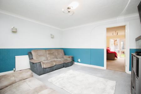 4 bedroom Semi-detached house for sale in Pembroke Avenue, Syston, LE7