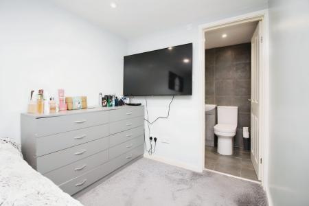 4 bedroom Semi-detached house for sale in Pembroke Avenue, Syston, LE7