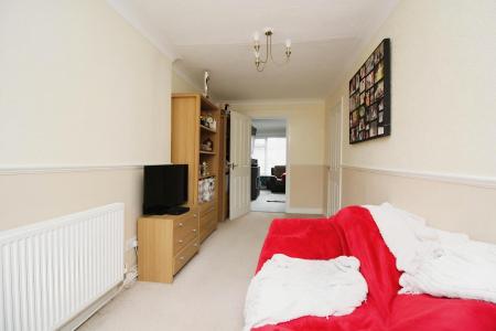 4 bedroom Semi-detached house for sale in Pembroke Avenue, Syston, LE7