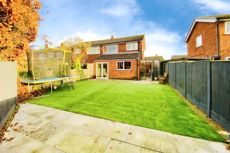 4 bedroom Semi-detached house for sale in Pembroke Avenue, Syston, LE7