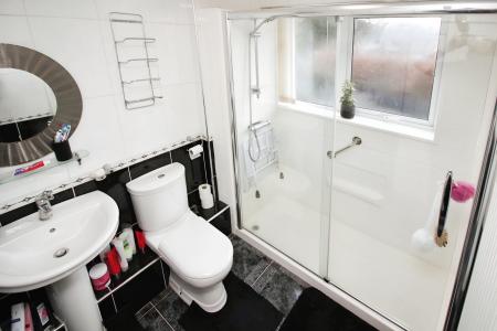 4 bedroom Semi-detached house for sale in Pembroke Avenue, Syston, LE7