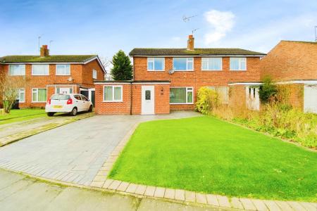 4 bedroom Semi-detached house for sale in Pembroke Avenue, Syston, LE7