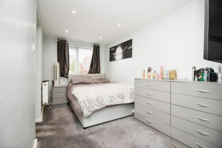 4 bedroom Semi-detached house for sale in Pembroke Avenue, Syston, LE7