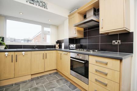 3 bedroom Detached house for sale in Pembroke Avenue, Syston, LE7