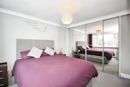 3 bedroom Detached house for sale in Pembroke Avenue, Syston, LE7