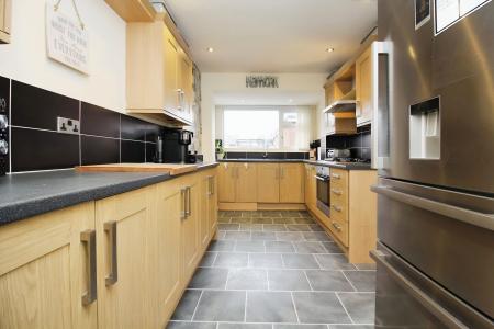 3 bedroom Detached house for sale in Pembroke Avenue, Syston, LE7