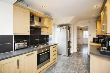 3 bedroom Detached house for sale in Pembroke Avenue, Syston, LE7