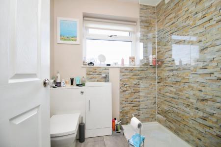 4 bedroom Semi-detached house for sale in Pembroke Avenue, Syston, LE7