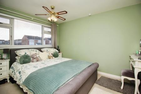 4 bedroom Semi-detached house for sale in Pembroke Avenue, Syston, LE7