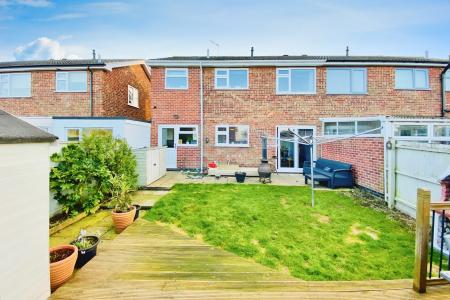 4 bedroom Semi-detached house for sale in Pembroke Avenue, Syston, LE7