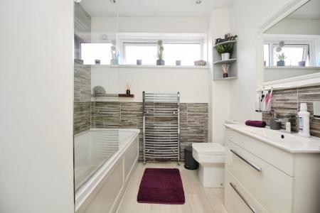 3 bedroom Detached house for sale in Ploughmans Lea, East Goscote, LE7