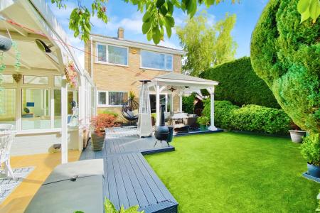 3 bedroom Detached house for sale in Ploughmans Lea, East Goscote, LE7