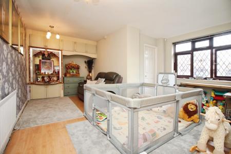 5 bedroom Detached house for sale in Priory Close, Syston, LE7