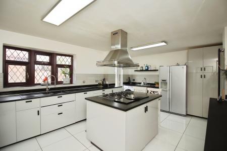 5 bedroom Detached house for sale in Priory Close, Syston, LE7