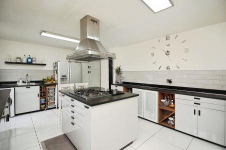 5 bedroom Detached house for sale in Priory Close, Syston, LE7